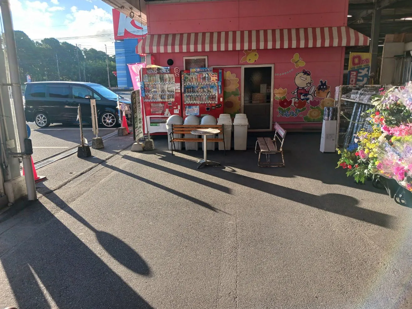 【スーパーセンターニシムタ志布志店】販促PR・物販に最適な店舗軒下の屋外イベントスペース