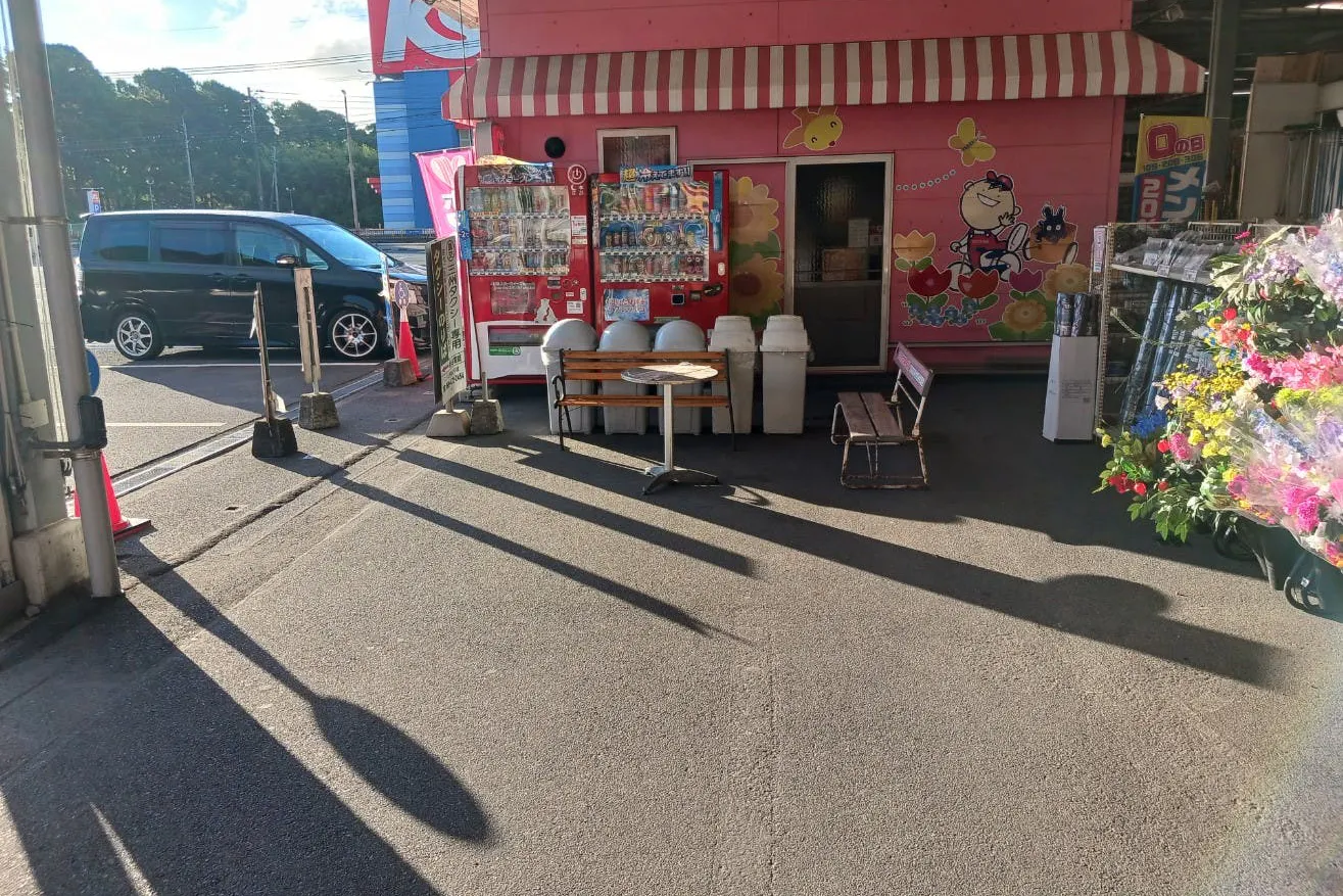 【スーパーセンターニシムタ志布志店】販促PR・物販に最適な店舗軒下の屋外イベントスペース