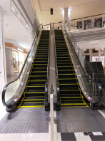 【イオンモール岡山】モール内広告 エスカレーター