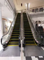 【イオンモール岡山】モール内広告 エスカレーター