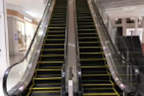 【イオンモール岡山】モール内広告 エスカレーター