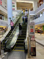 【イオンモール岡山】モール内広告 エスカレーター