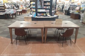 【TSUTAYA WAY ガーデンパーク和歌山店】プロモーションや物販に適した入口近くのレンタルスペース