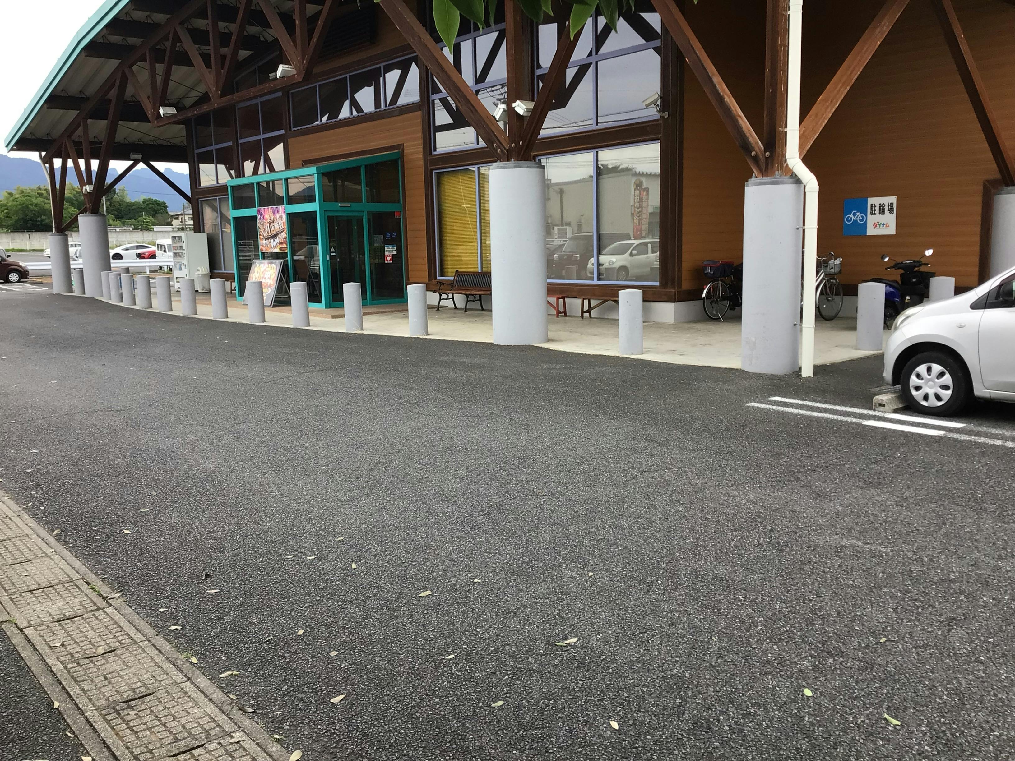 【ダイナム群馬安中店】キッチンカー出店やプロモーションイベントに最適なアミューズメント施設のイベントスペース(②店舗正面出入口前右側)