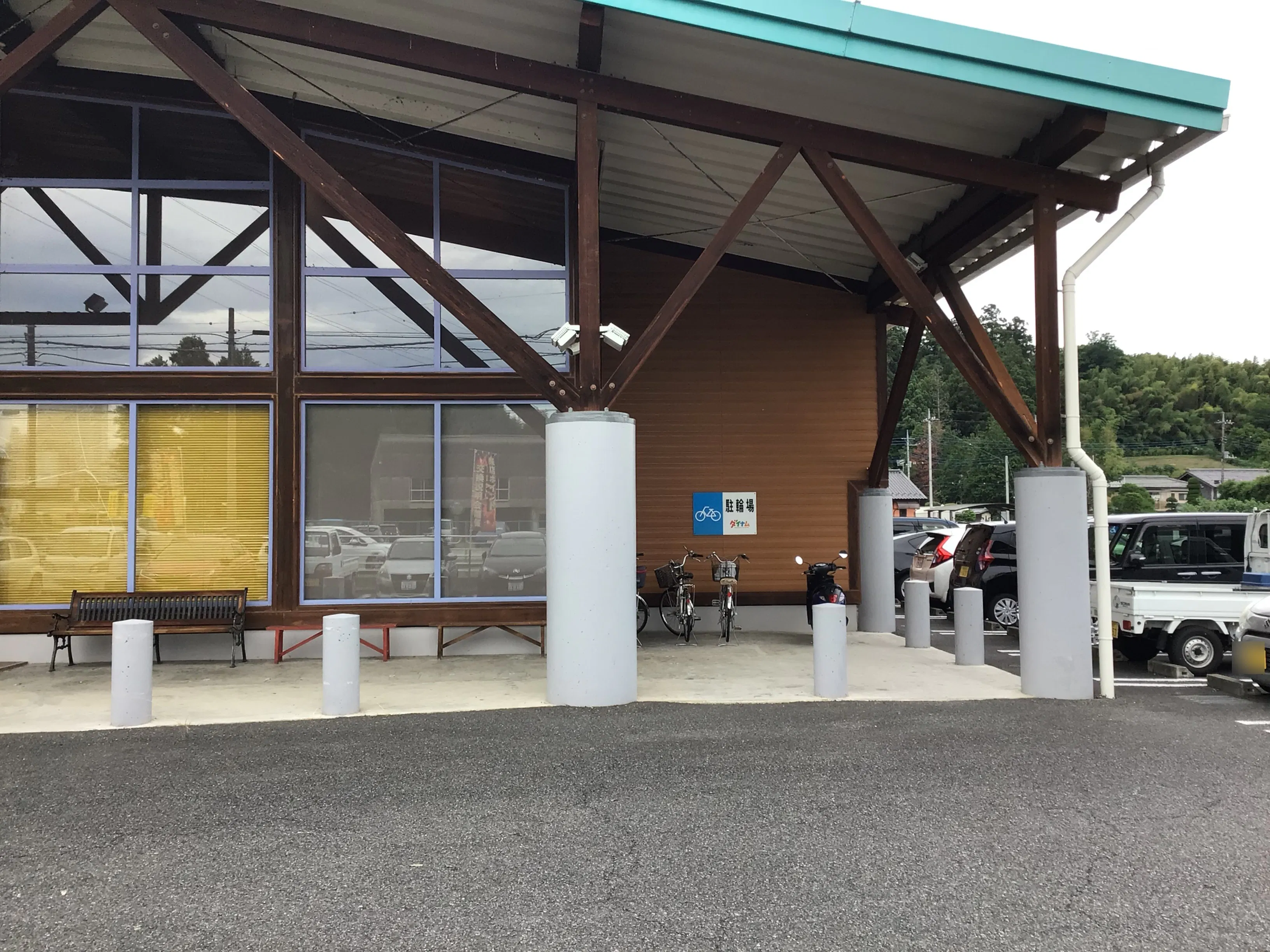 【ダイナム群馬安中店】キッチンカー出店やプロモーションイベントに最適なアミューズメント施設のイベントスペース(②店舗正面出入口前右側)