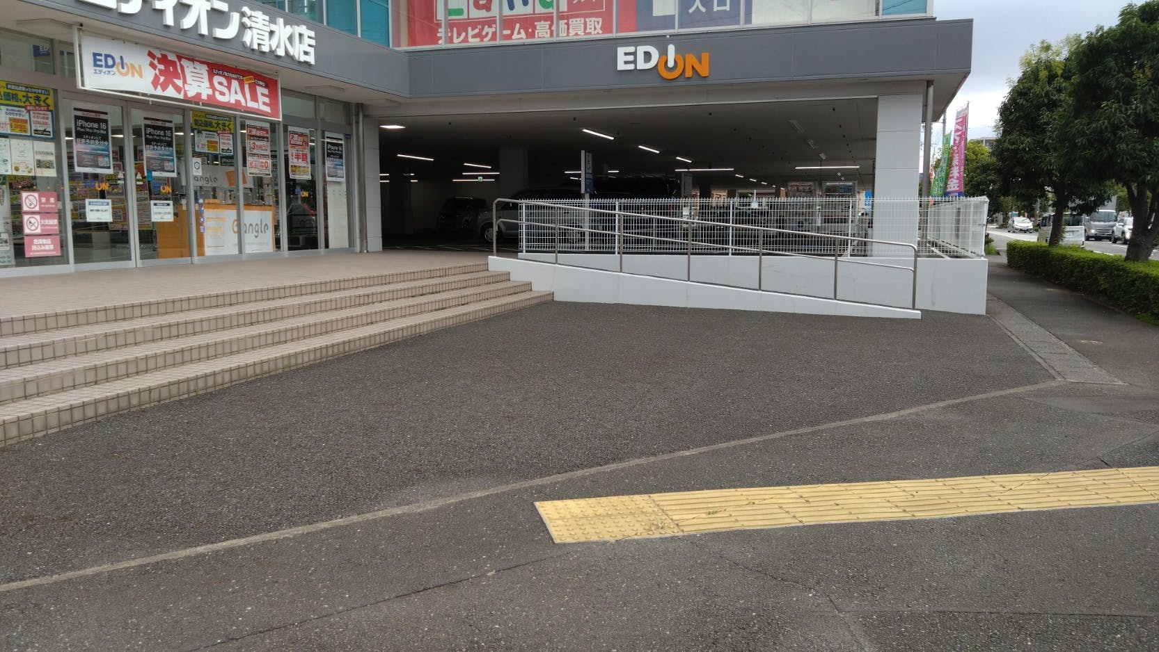 【エディオン清水店】ポップアップ・プロモーション・キッチンカーの出店に適した入口前スペース