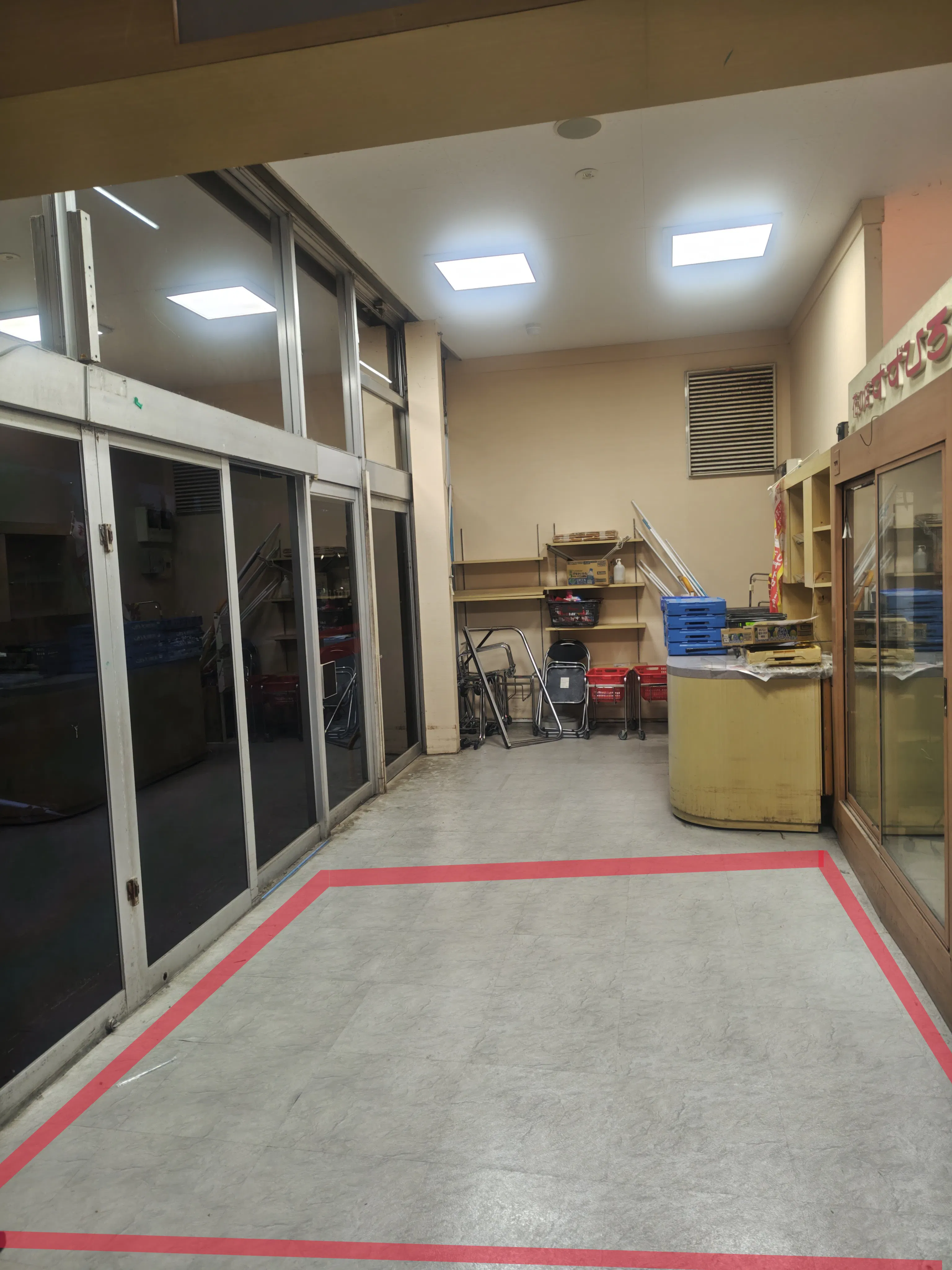 【フードマーケットマム頭陀寺店】レジ裏催事用区画 販促プロモーションや物販に最適なスーパー店内催事イベントスペース