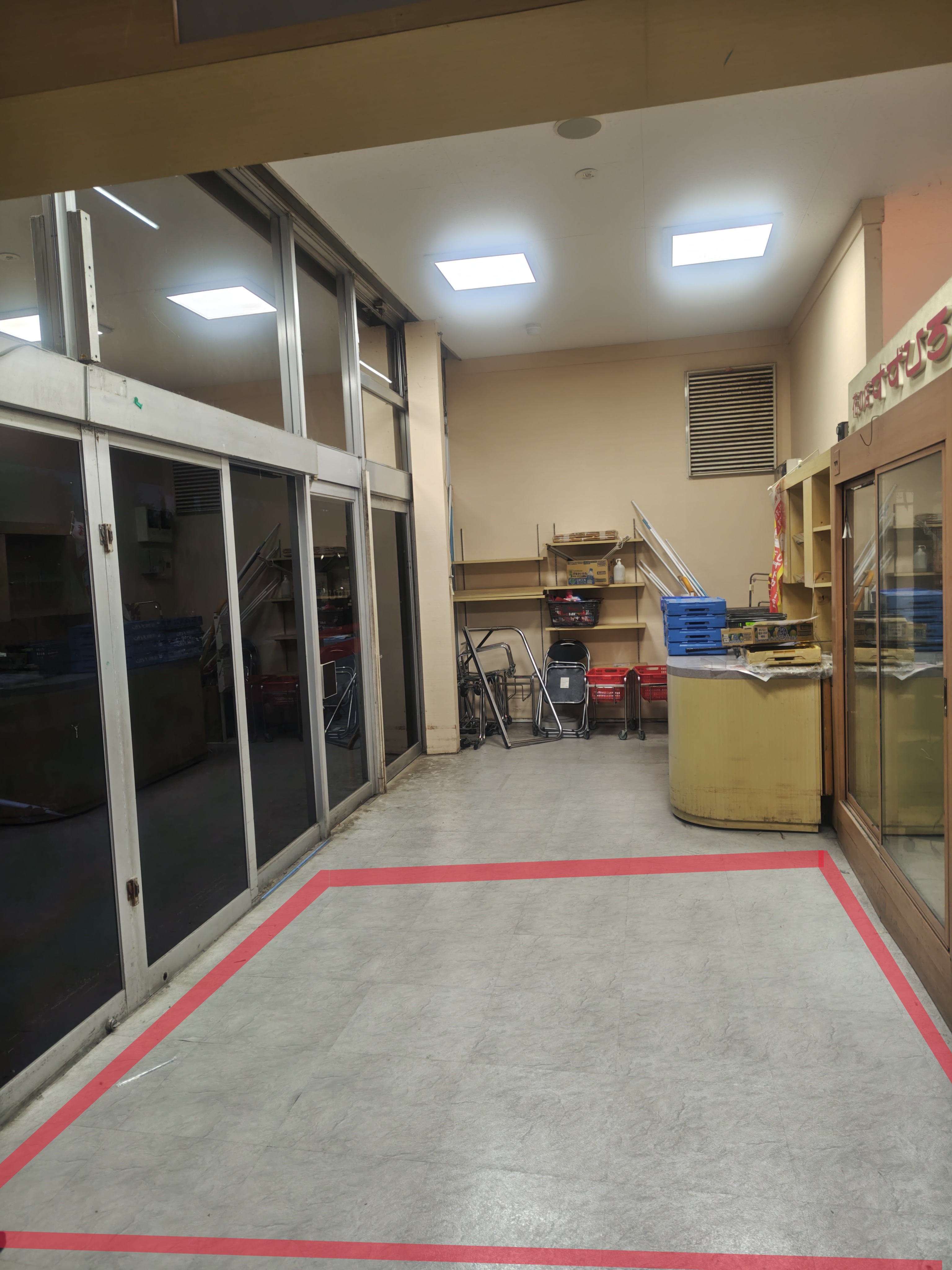 【フードマーケットマム頭陀寺店】レジ裏催事用区画 販促プロモーションや物販に最適なスーパー店内催事イベントスペース