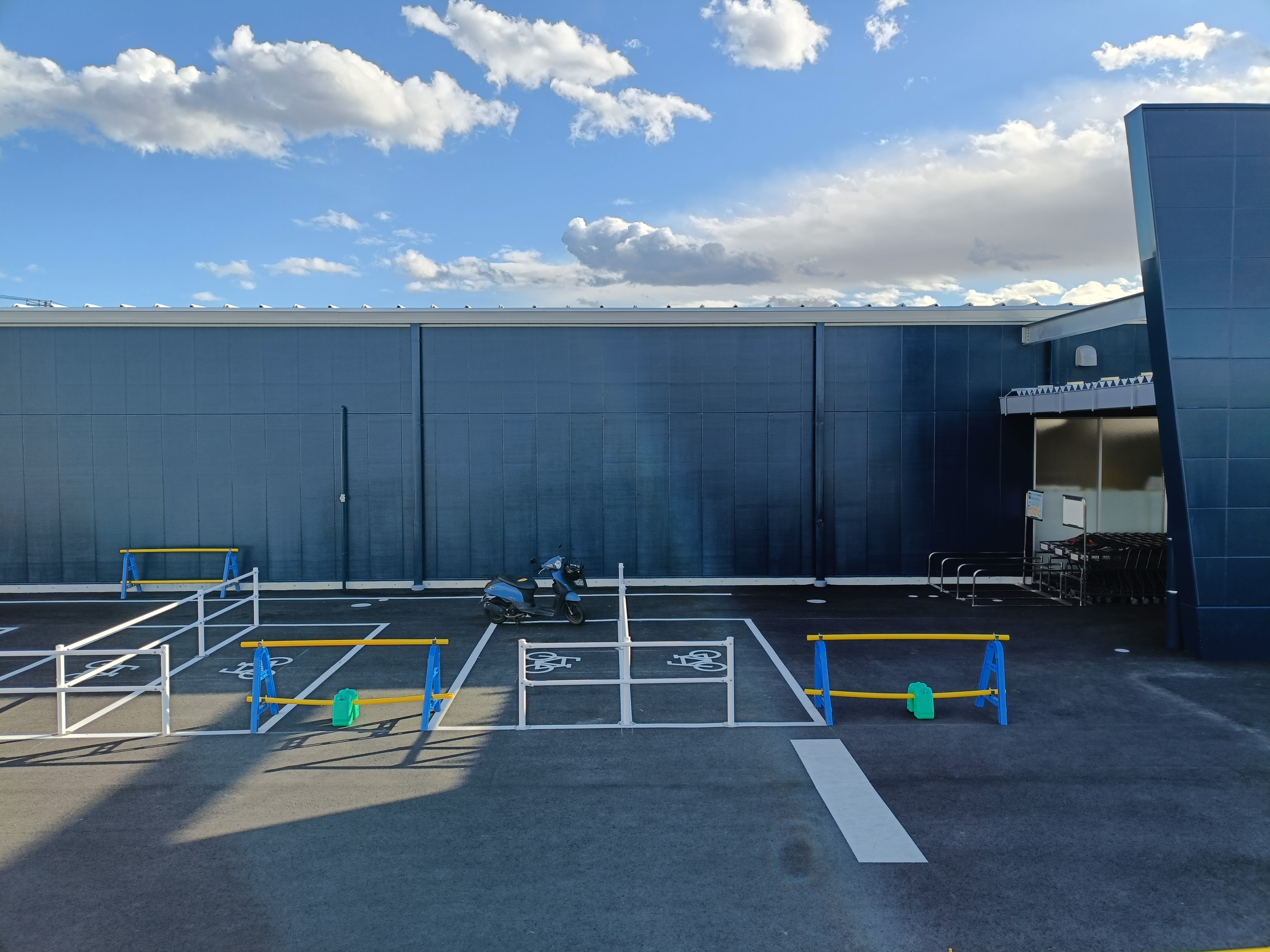 【メガセンタートライアル桜の郷店】キッチンカーや物販の出店が可能な Ⓓ 屋外催事スペース②