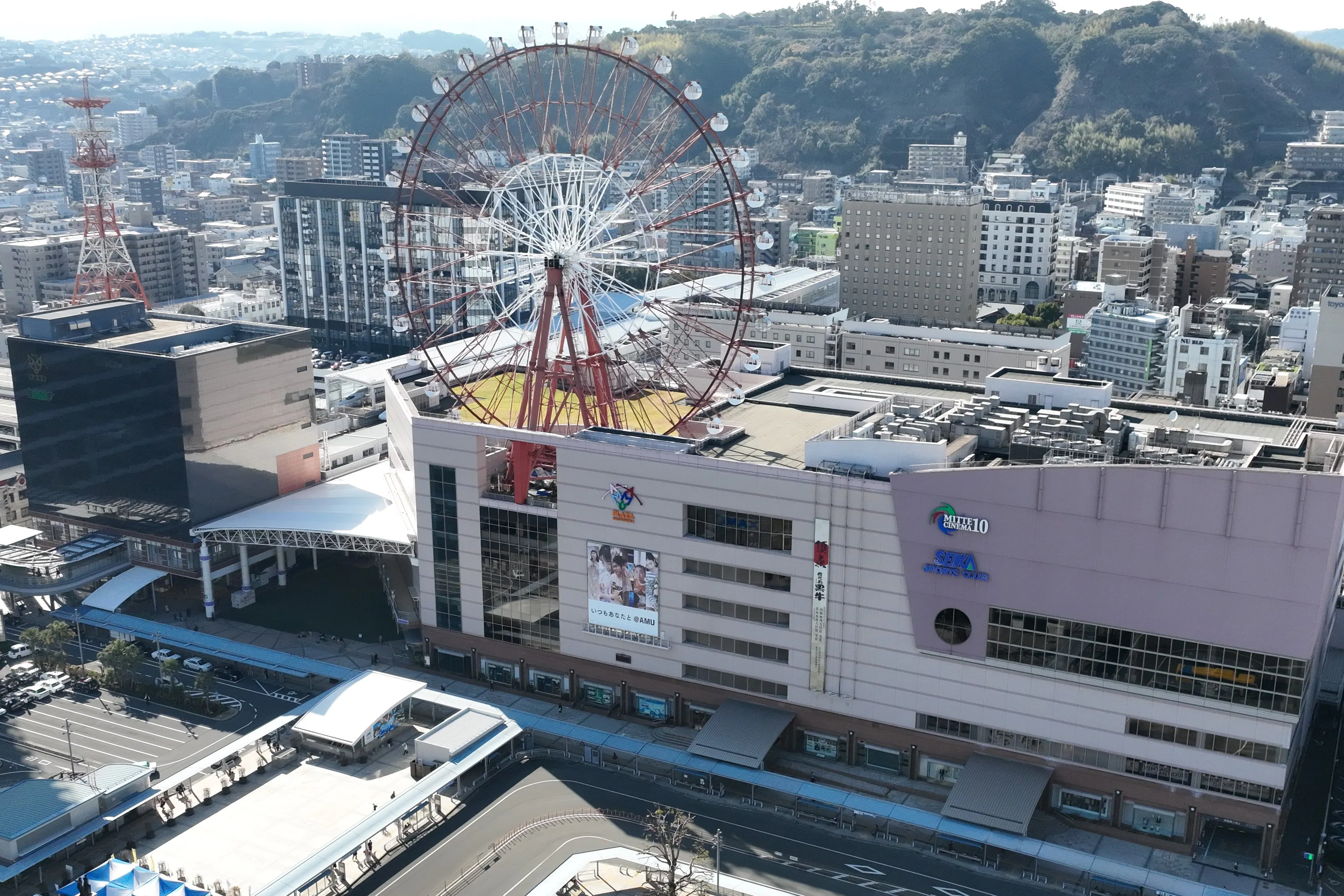 【アミュプラザ鹿児島】広々とした大型スペース。キャラクターやファッション関係の雑貨の催事に適した2F吹き抜けポップアップスペース