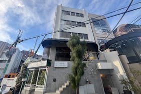 【神宮外苑エリア】視認性抜群、自然光が映える、PR・展示会・アパレルのポップアップストアに最適なスペース