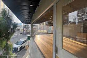 【神宮外苑エリア】視認性抜群、自然光が映える、PR・展示会・アパレルのポップアップストアに最適なスペース