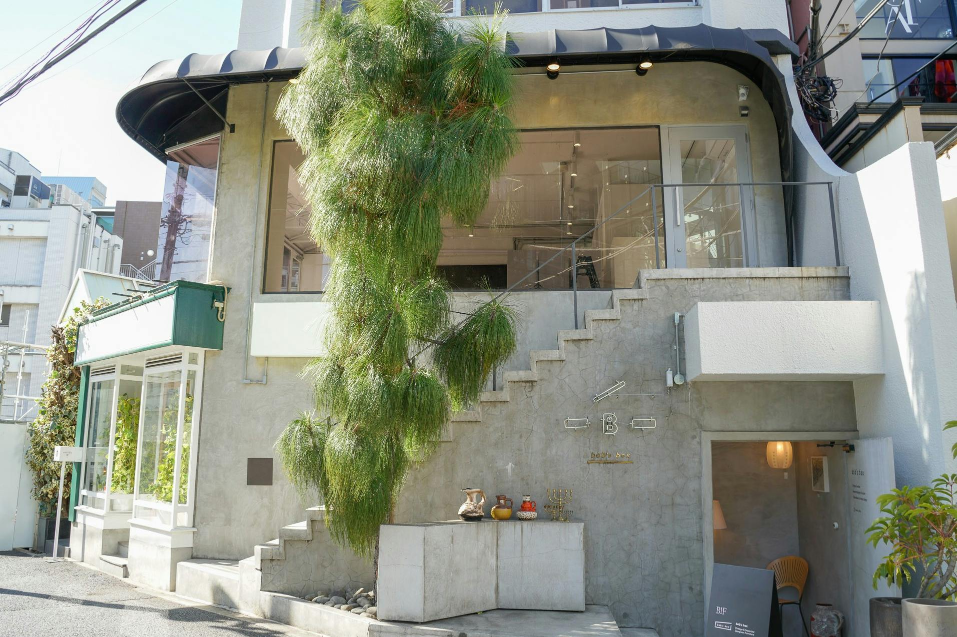 【神宮外苑エリア】視認性抜群、自然光が映える、PR・展示会・アパレルのポップアップストアに最適なスペース