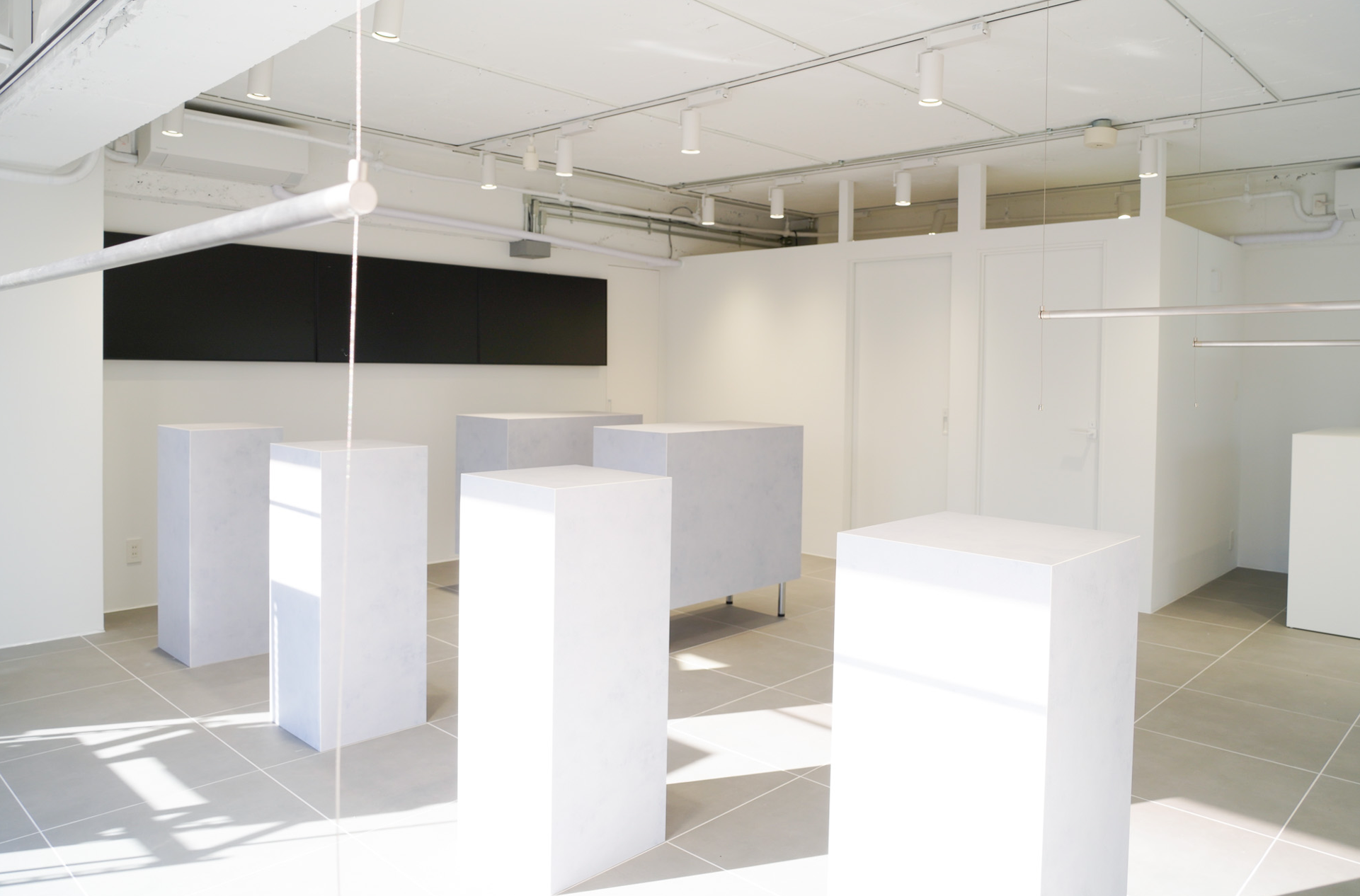 【神宮外苑エリア】視認性抜群、自然光が映える、PR・展示会・アパレルのポップアップストアに最適なスペース