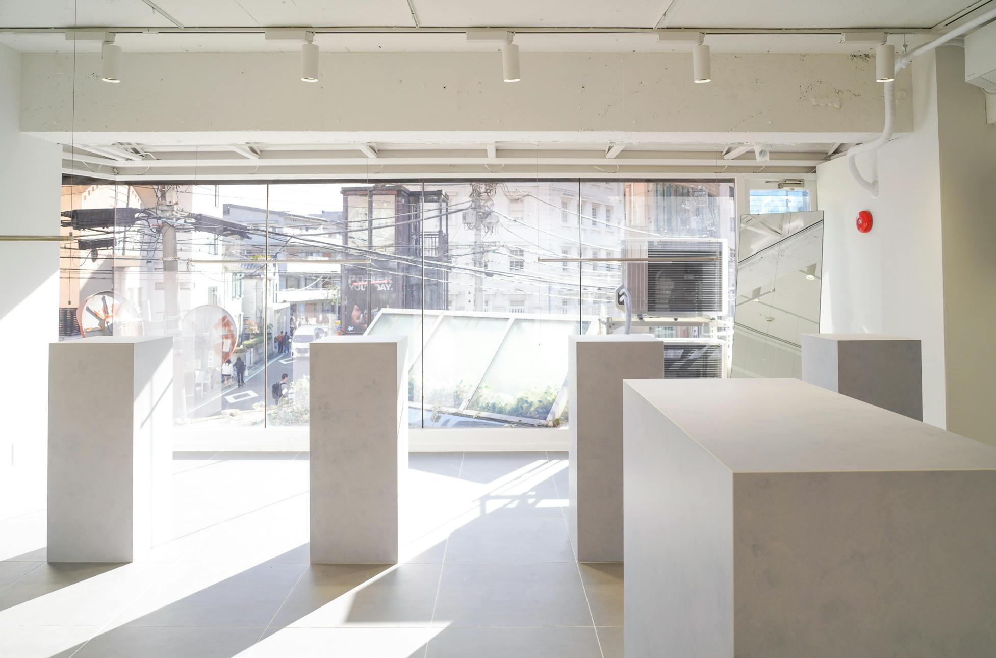 【神宮外苑エリア】視認性抜群、自然光が映える、PR・展示会・アパレルのポップアップストアに最適なスペース