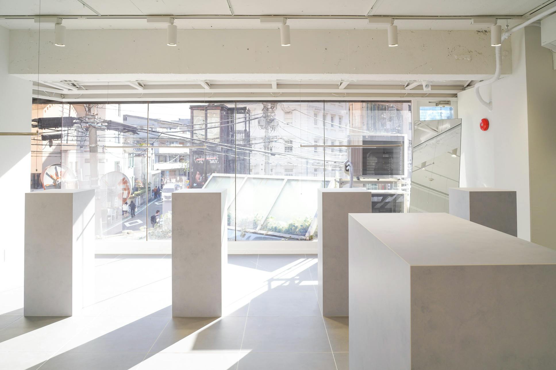 【神宮外苑エリア】視認性抜群、自然光が映える、PR・展示会・アパレルのポップアップストアに最適なスペース