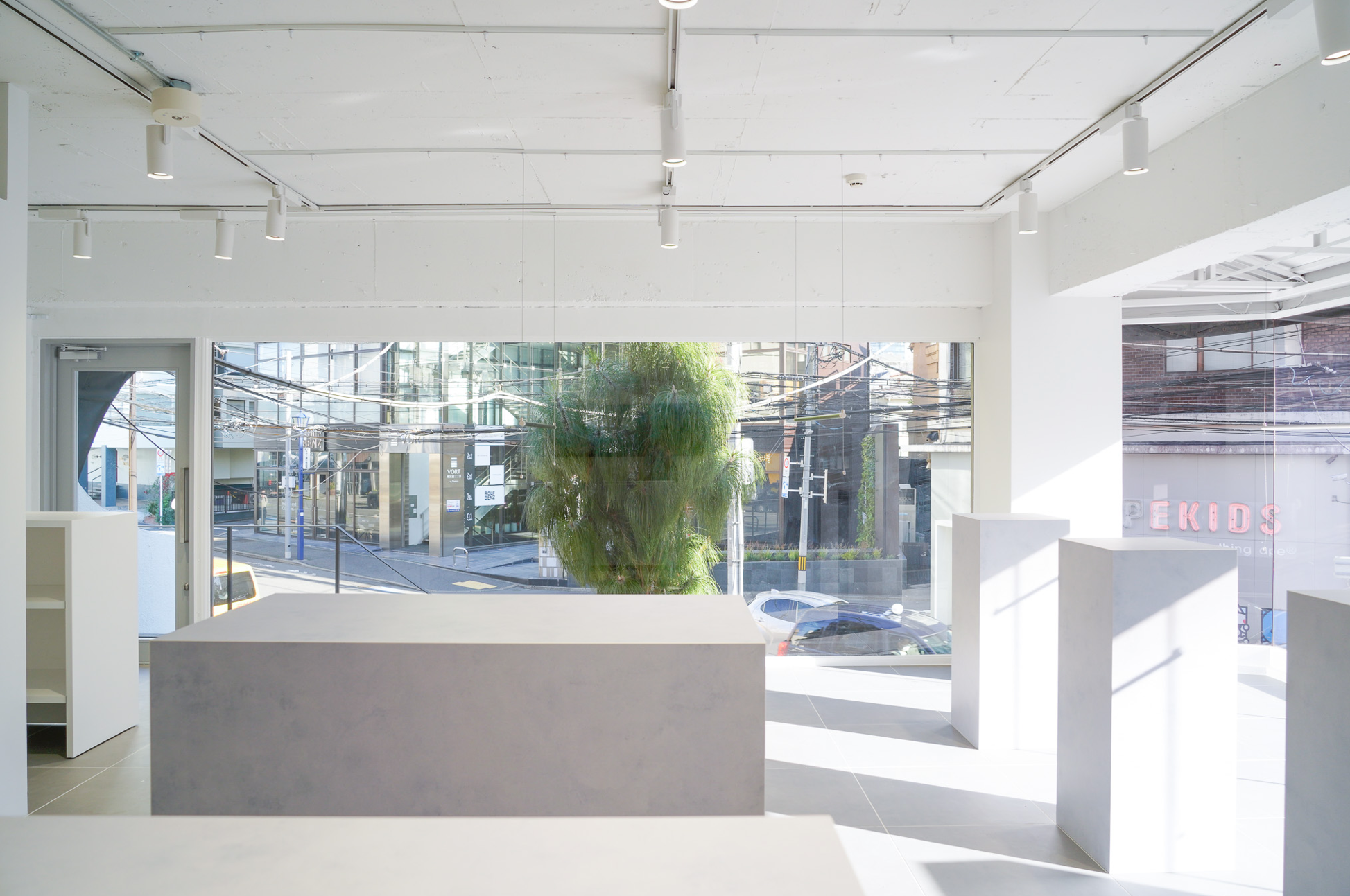 【神宮外苑エリア】視認性抜群、自然光が映える、PR・展示会・アパレルのポップアップストアに最適なスペース