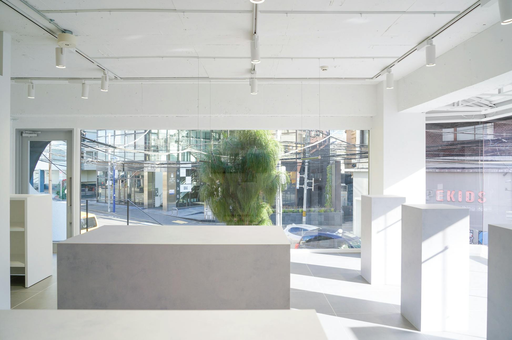 【神宮外苑エリア】視認性抜群、自然光が映える、PR・展示会・アパレルのポップアップストアに最適なスペース