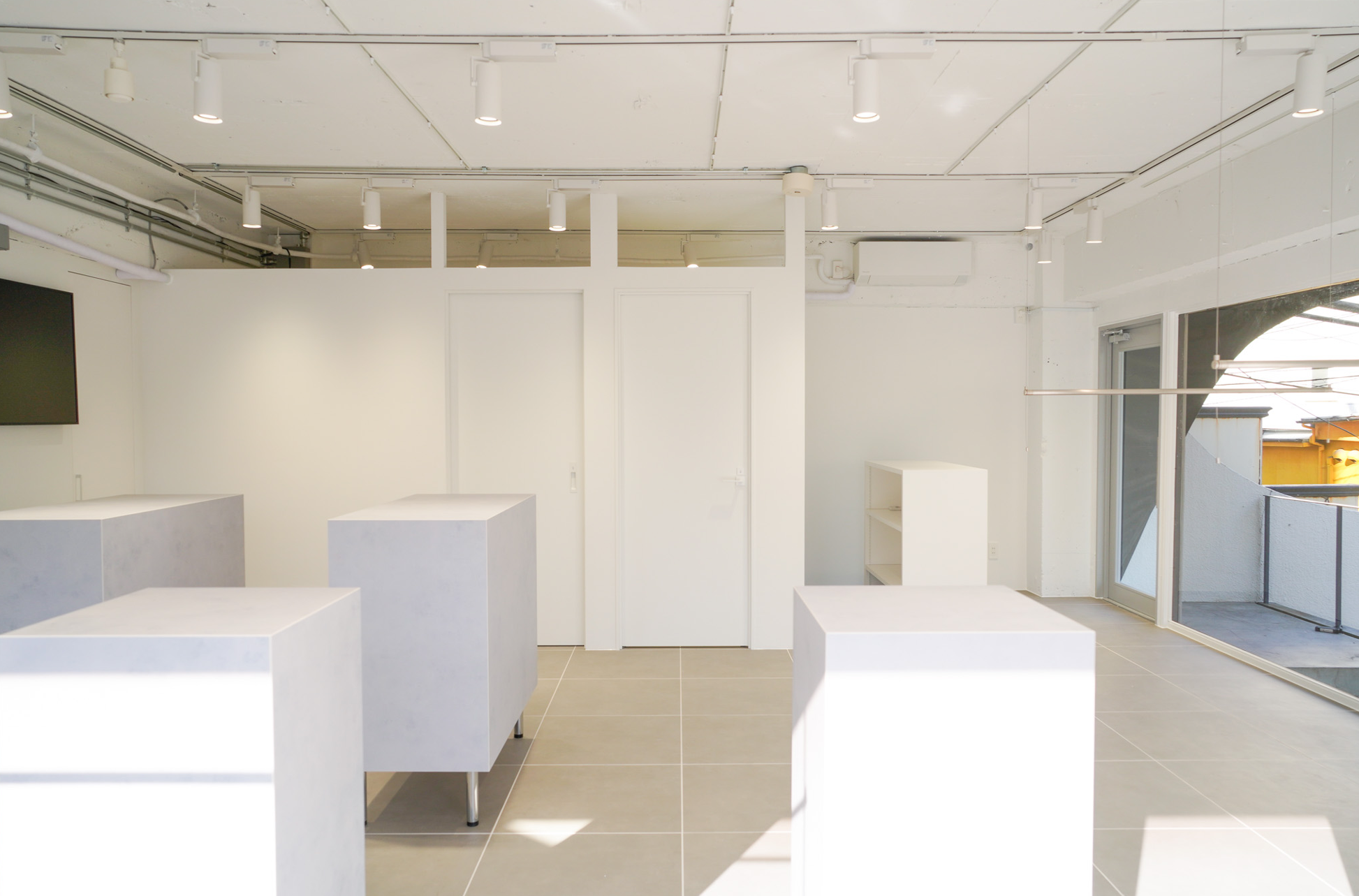 【神宮外苑エリア】視認性抜群、自然光が映える、PR・展示会・アパレルのポップアップストアに最適なスペース