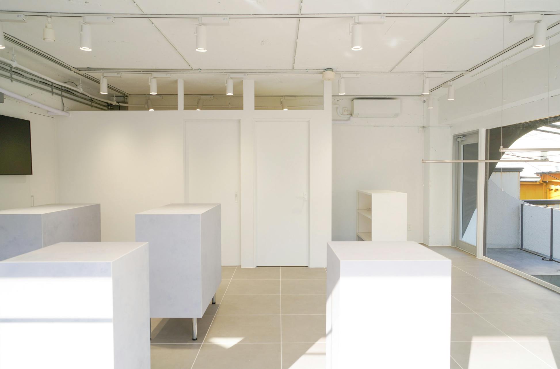 【神宮外苑エリア】視認性抜群、自然光が映える、PR・展示会・アパレルのポップアップストアに最適なスペース