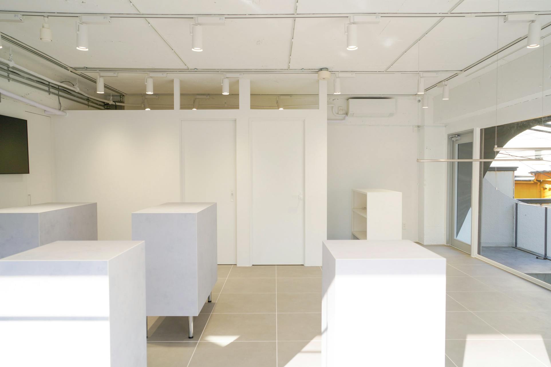 【神宮外苑エリア】視認性抜群、自然光が映える、PR・展示会・アパレルのポップアップストアに最適なスペース