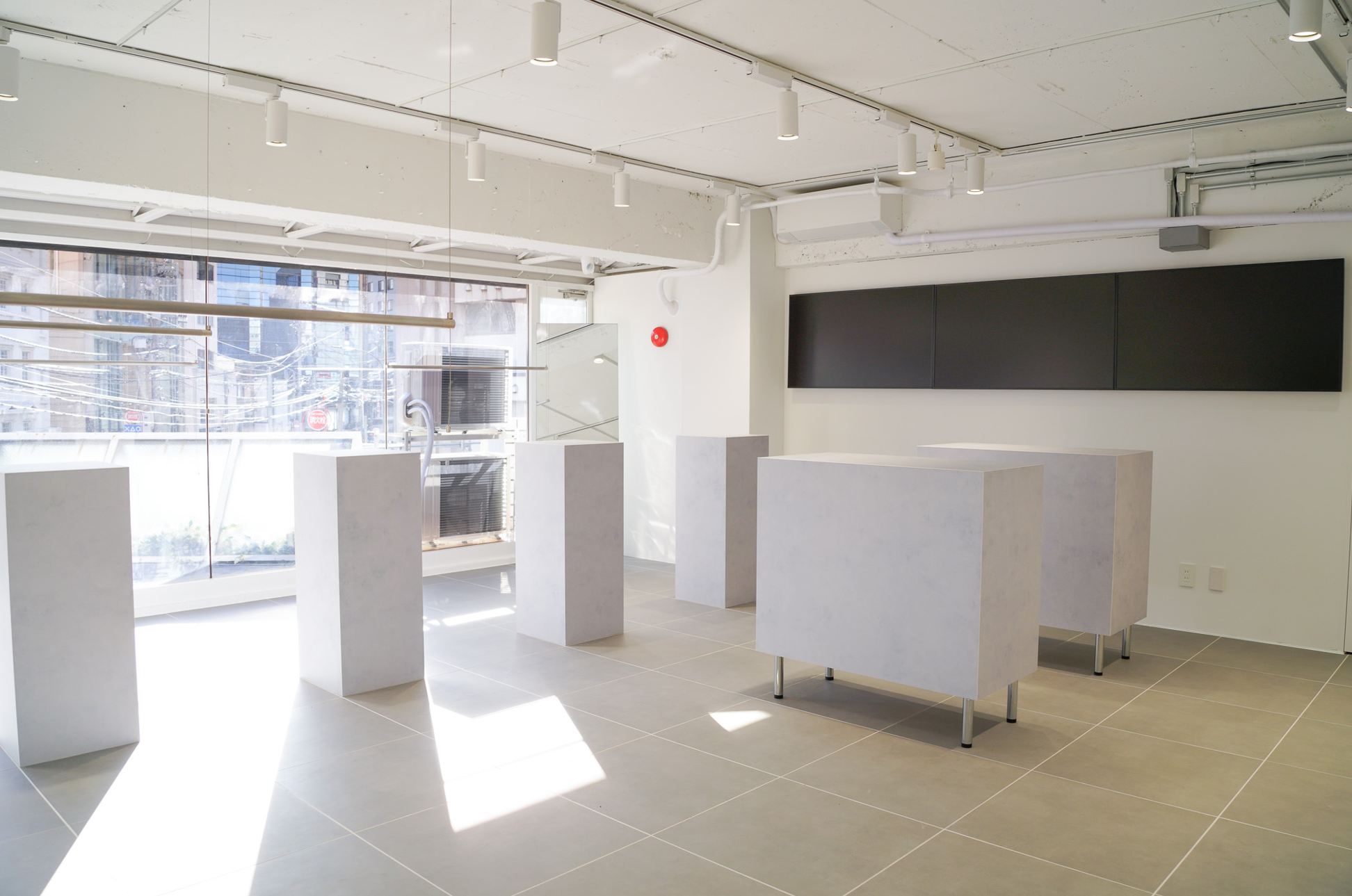 【神宮外苑エリア】視認性抜群、自然光が映える、PR・展示会・アパレルのポップアップストアに最適なスペース