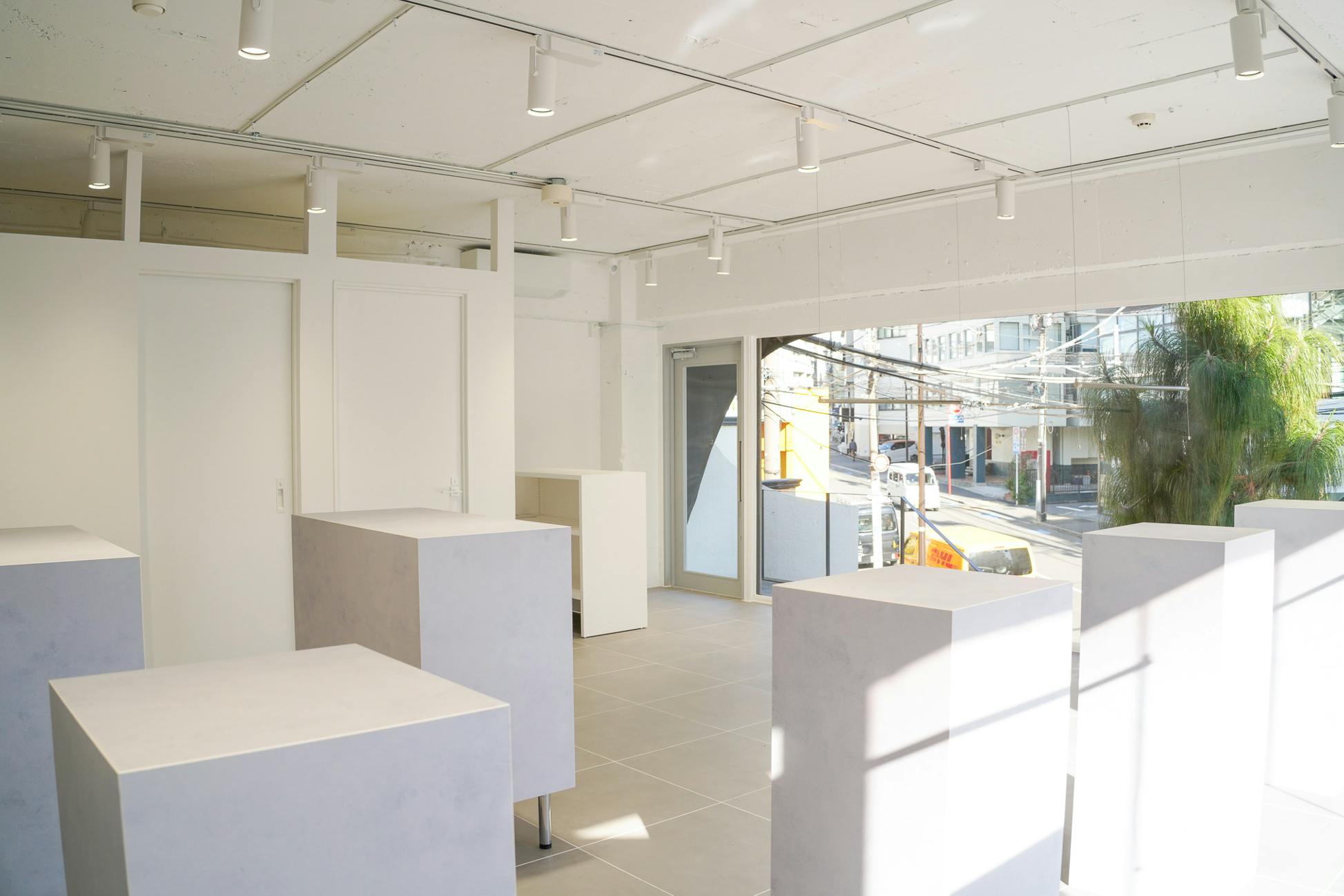 【神宮外苑エリア】視認性抜群、自然光が映える、PR・展示会・アパレルのポップアップストアに最適なスペース