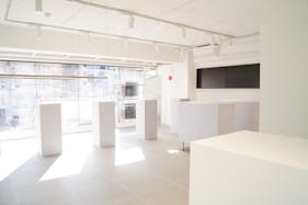 【神宮外苑エリア】視認性抜群、自然光が映える、PR・展示会・アパレルのポップアップストアに最適なスペース