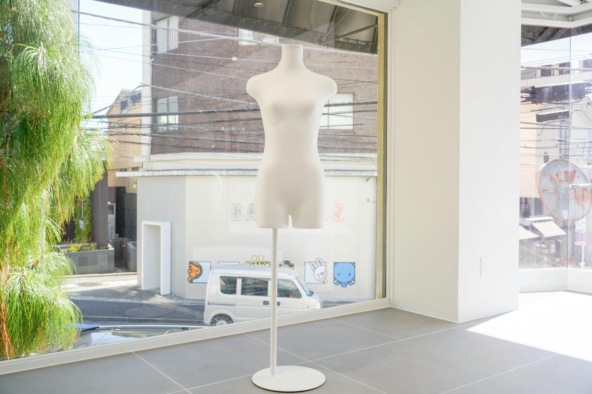 【神宮外苑エリア】視認性抜群、自然光が映える、PR・展示会・アパレルのポップアップストアに最適なスペース