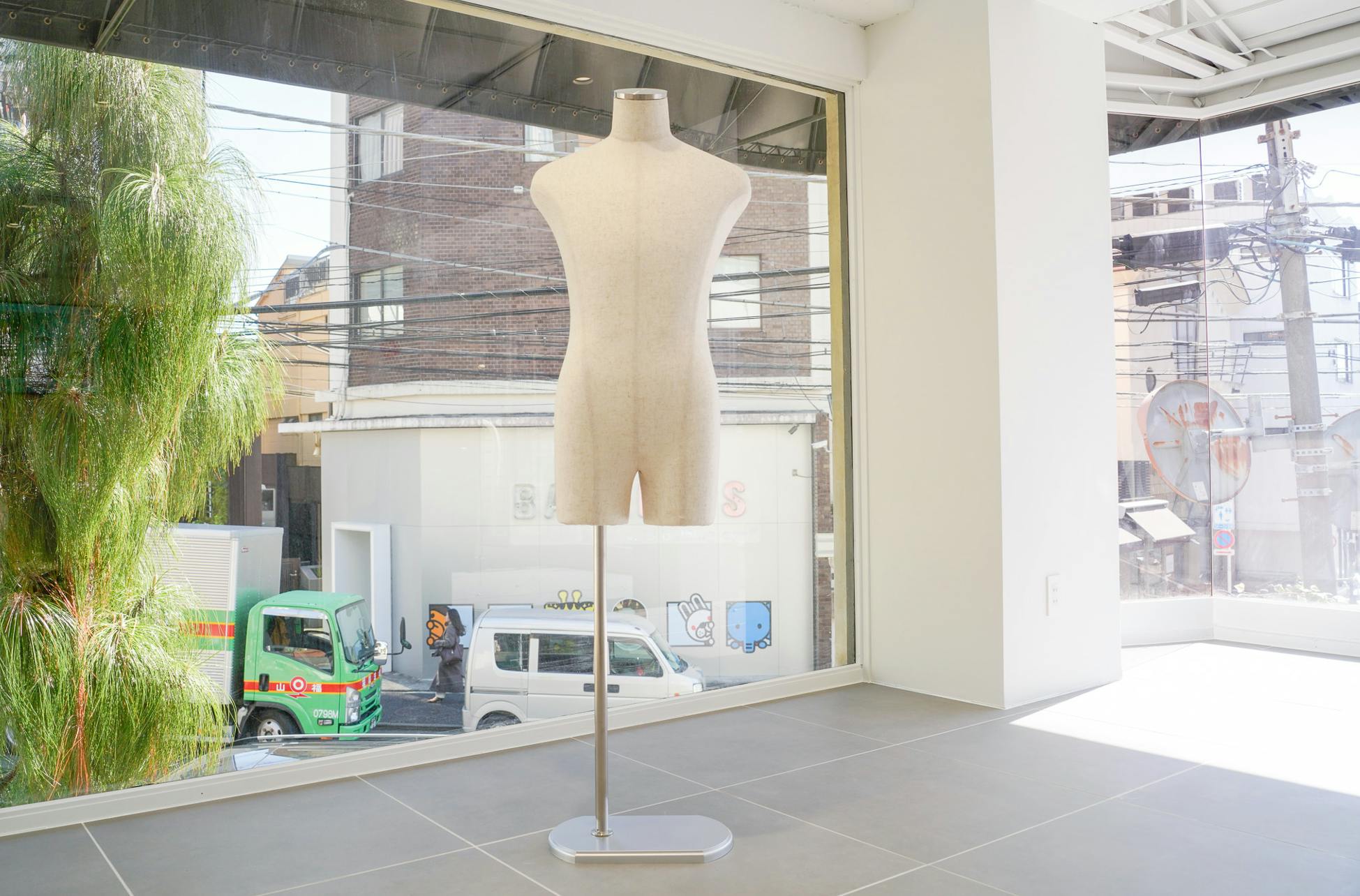 【神宮外苑エリア】視認性抜群、自然光が映える、PR・展示会・アパレルのポップアップストアに最適なスペース