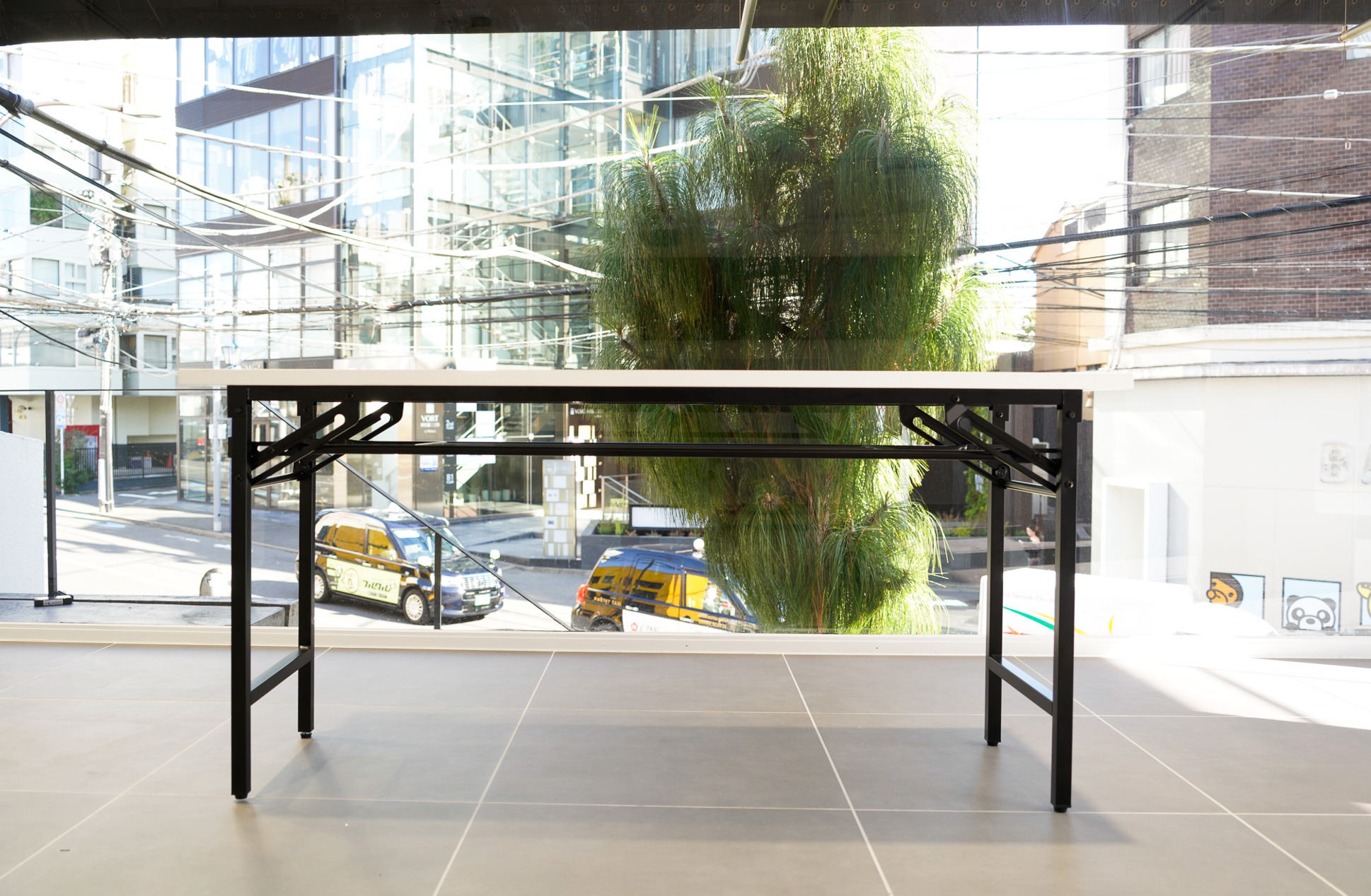 【神宮外苑エリア】視認性抜群、自然光が映える、PR・展示会・アパレルのポップアップストアに最適なスペース