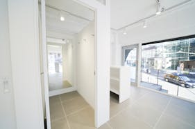 【神宮外苑エリア】視認性抜群、自然光が映える、PR・展示会・アパレルのポップアップストアに最適なスペース