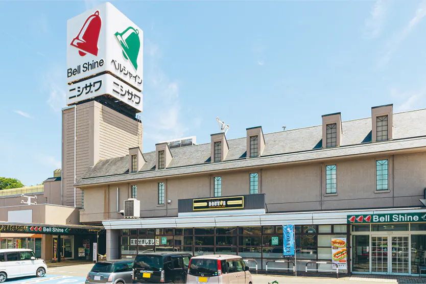 【ベルシャイン伊那店】キッチンカー出店やプロモーション催事に最適な南側出入口横の屋外スペース