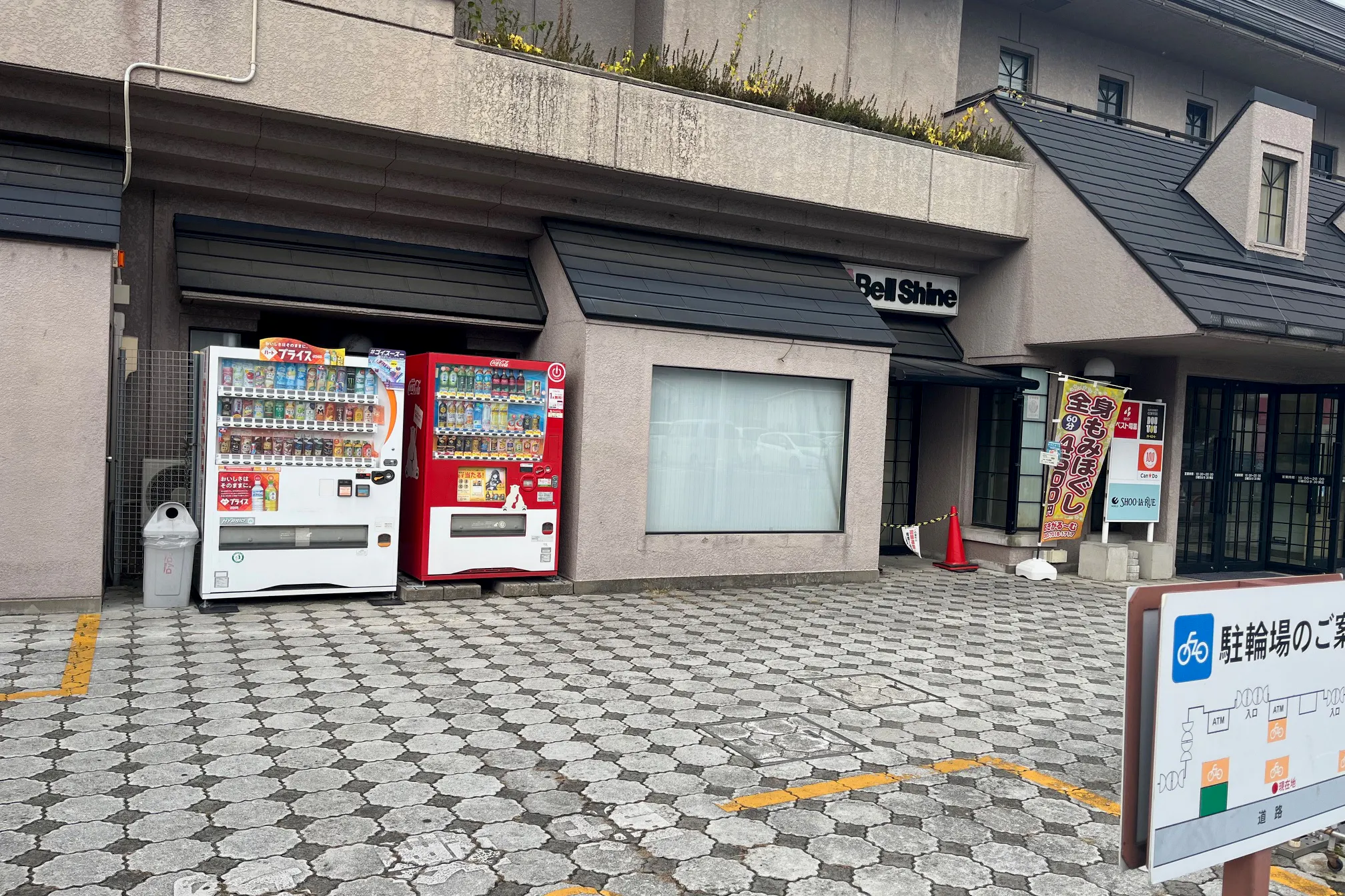 【ベルシャイン伊那店】キッチンカー出店やプロモーション催事に最適な南側出入口横の屋外スペース