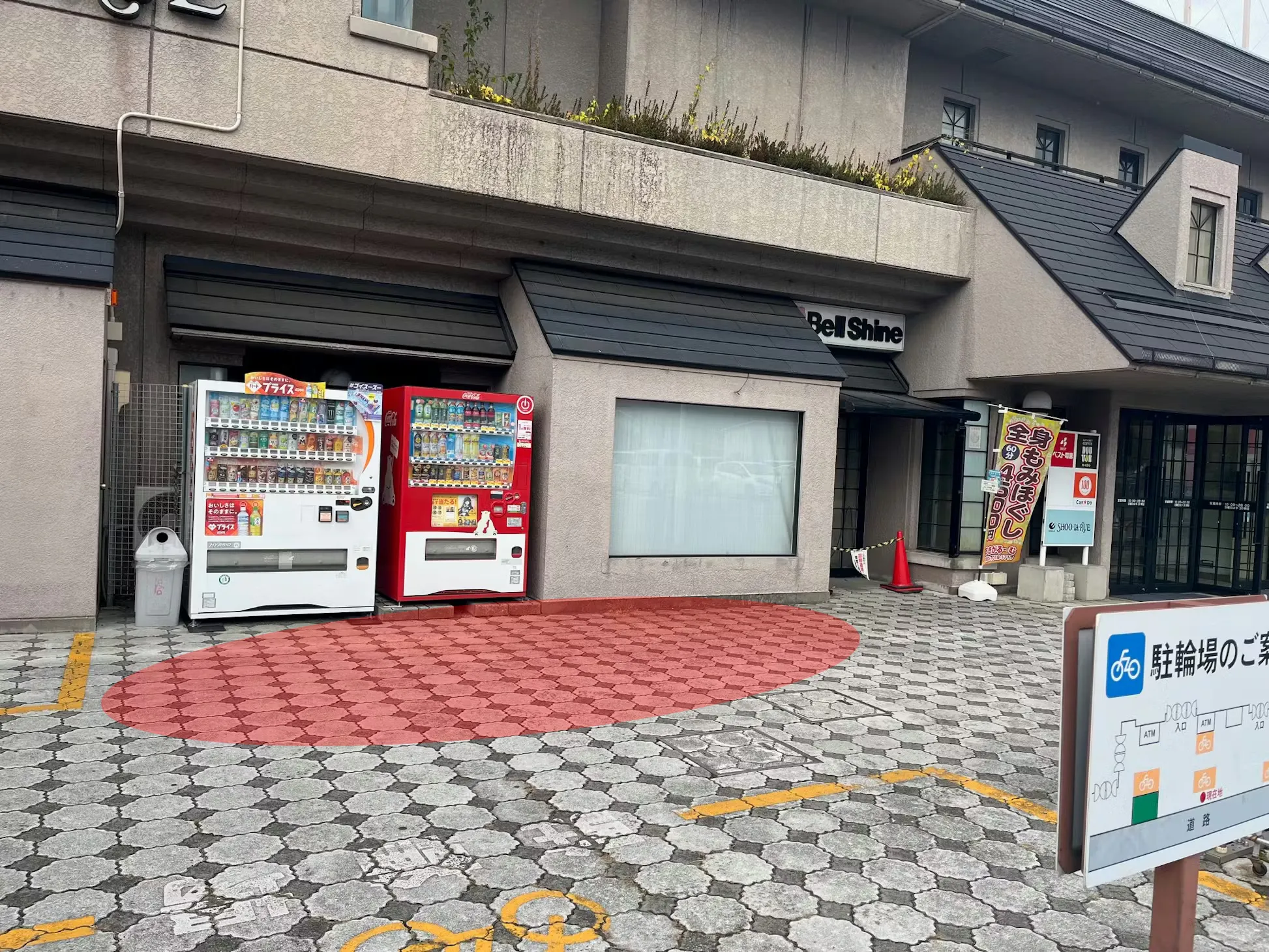 【ベルシャイン伊那店】キッチンカー出店やプロモーション催事に最適な南側出入口横の屋外スペース