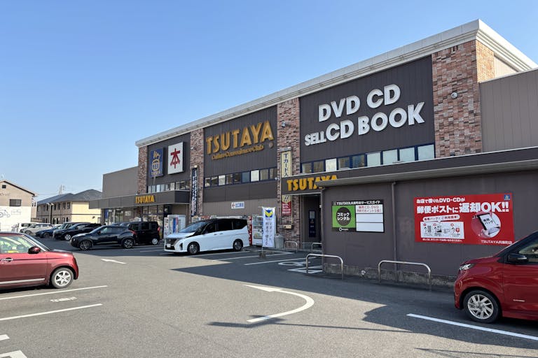 【TSUTAYA兵庫町店】キッチンカーに最適な店舗入口前の駐車場スペースの画像1