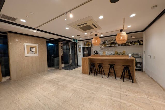 【表参道駅7分】アートやアパレルの展示会に最適な青山路面ガラス張りの土日祝限定のギャラリー