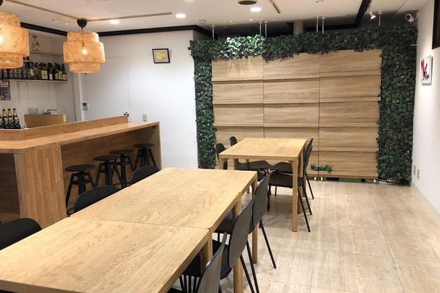 【表参道駅7分】アートやアパレルの展示会に最適な青山路面ガラス張りの土日祝限定のギャラリー