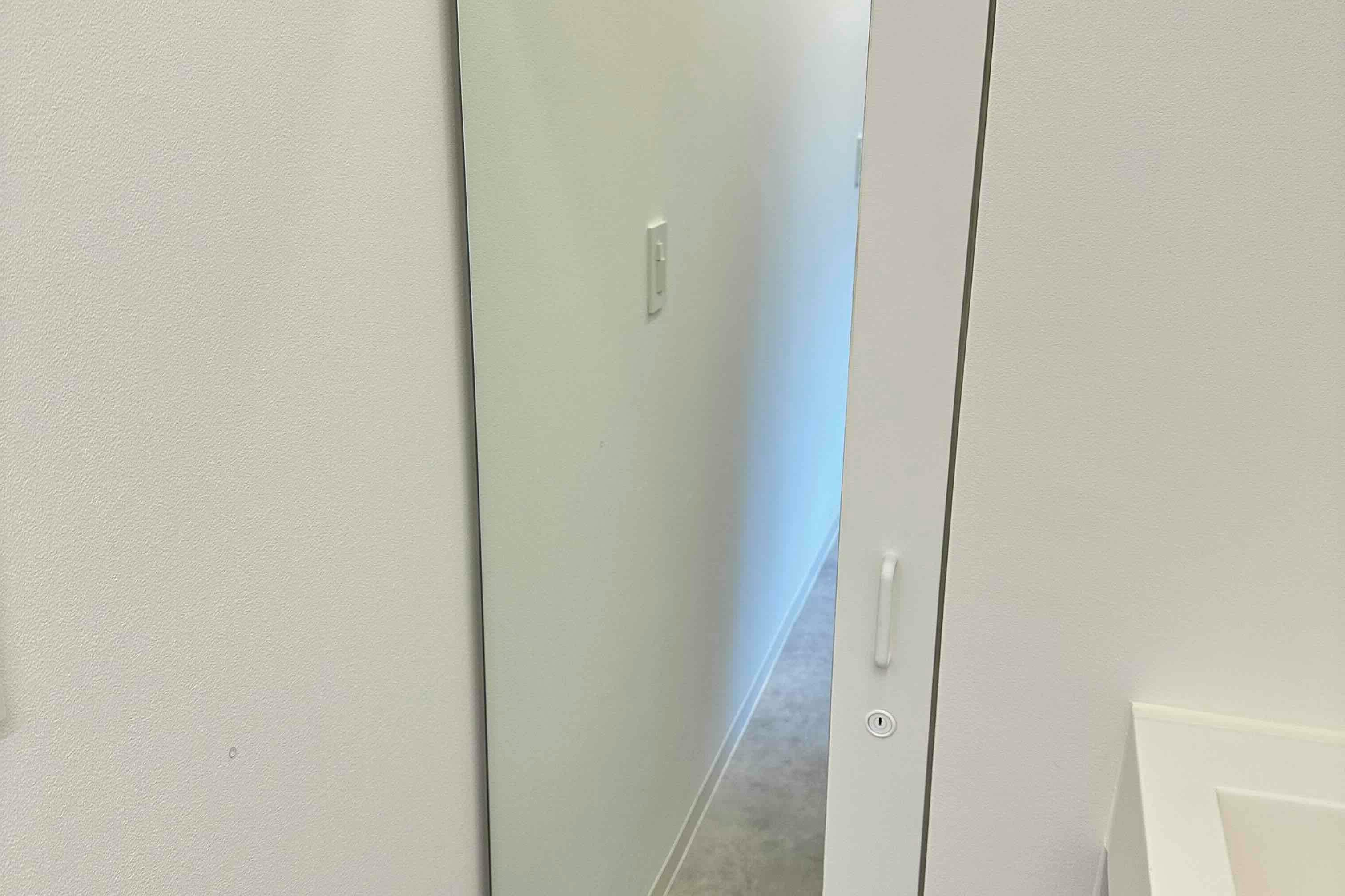 表参道ヒルズ内、展示会やポップアップに最適なイベントスペース(試着室・天吊ハンガーパイプあり)