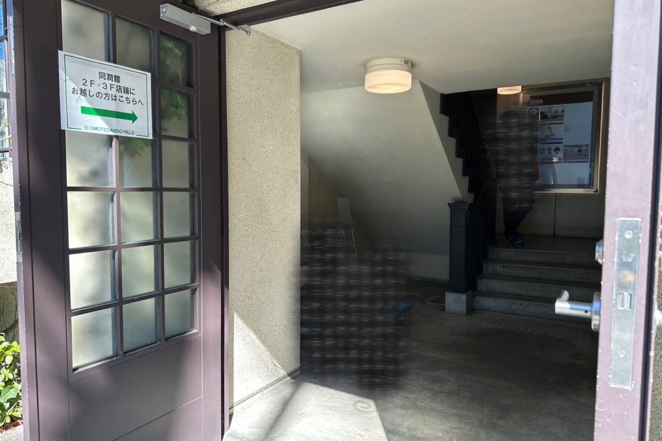 表参道ヒルズ内、展示会やポップアップに最適なイベントスペース(試着室・天吊ハンガーパイプあり)