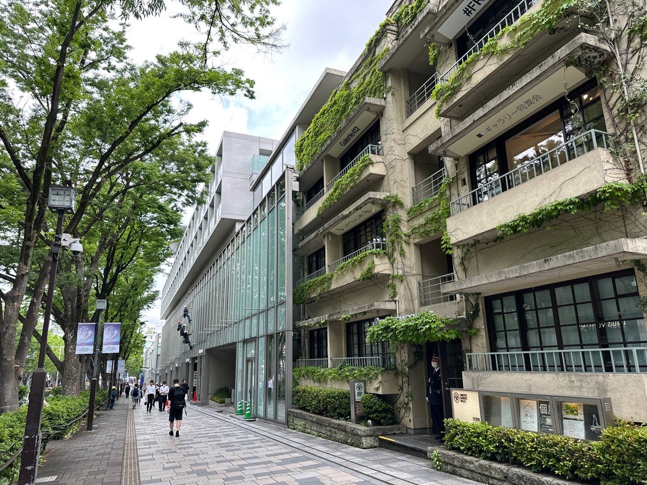 表参道ヒルズ内、展示会やポップアップに最適なイベントスペース（試着室・天吊ハンガーパイプあり）