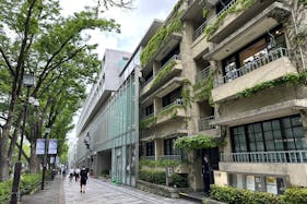 表参道ヒルズ内、展示会やポップアップに最適なイベントスペース(試着室・天吊ハンガーパイプあり)