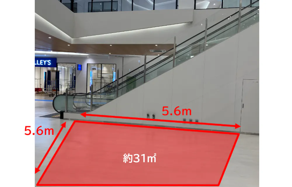 【三井アウトレットパーク マリンピア神戸】1階 南西エスカレーター前