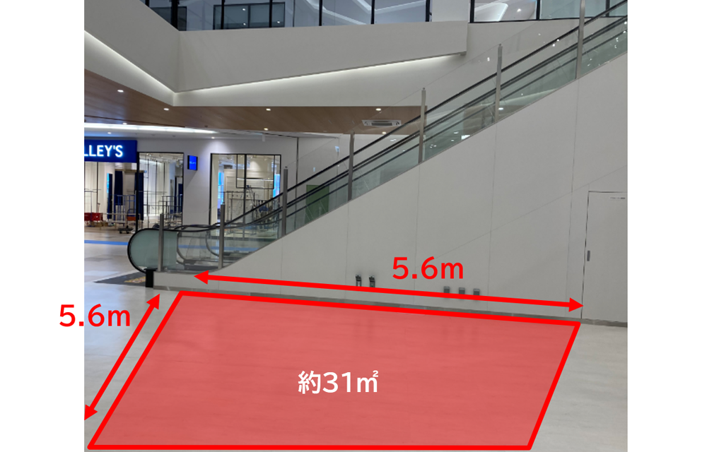 【三井アウトレットパーク マリンピア神戸】1階　南西エスカレーター前