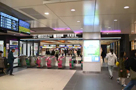 【北千住駅】北千住駅中央改札内コンコース(改札側)