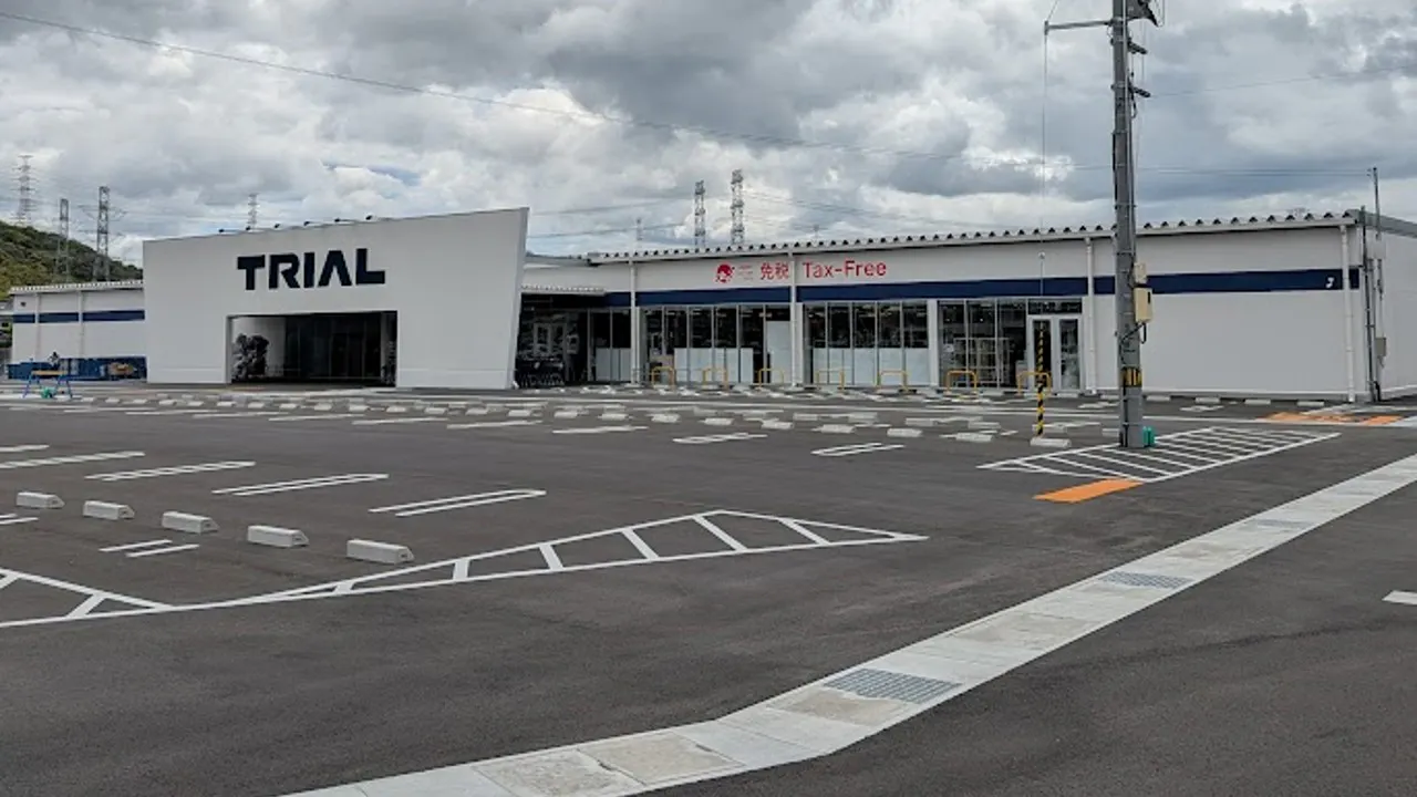 【スーパーセンタートライアル姫路四郷店】【ポーチ前：右側（L）】食物販（キッチンカー/テント）