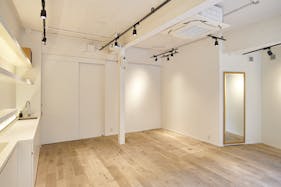 【恵比寿駅3分/代官山駅4分】ポップアップストアや展示会に最適な自然光が入るプレーンでナチュラルな路面スペース