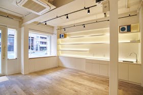 【恵比寿駅3分/代官山駅4分】ポップアップストアや展示会に最適な自然光が入るプレーンでナチュラルな路面スペース