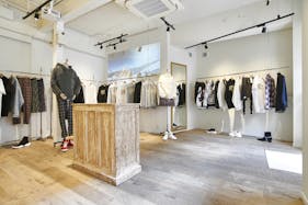 【恵比寿駅3分/代官山駅4分】ポップアップストアや展示会に最適な自然光が入るプレーンでナチュラルな路面スペース