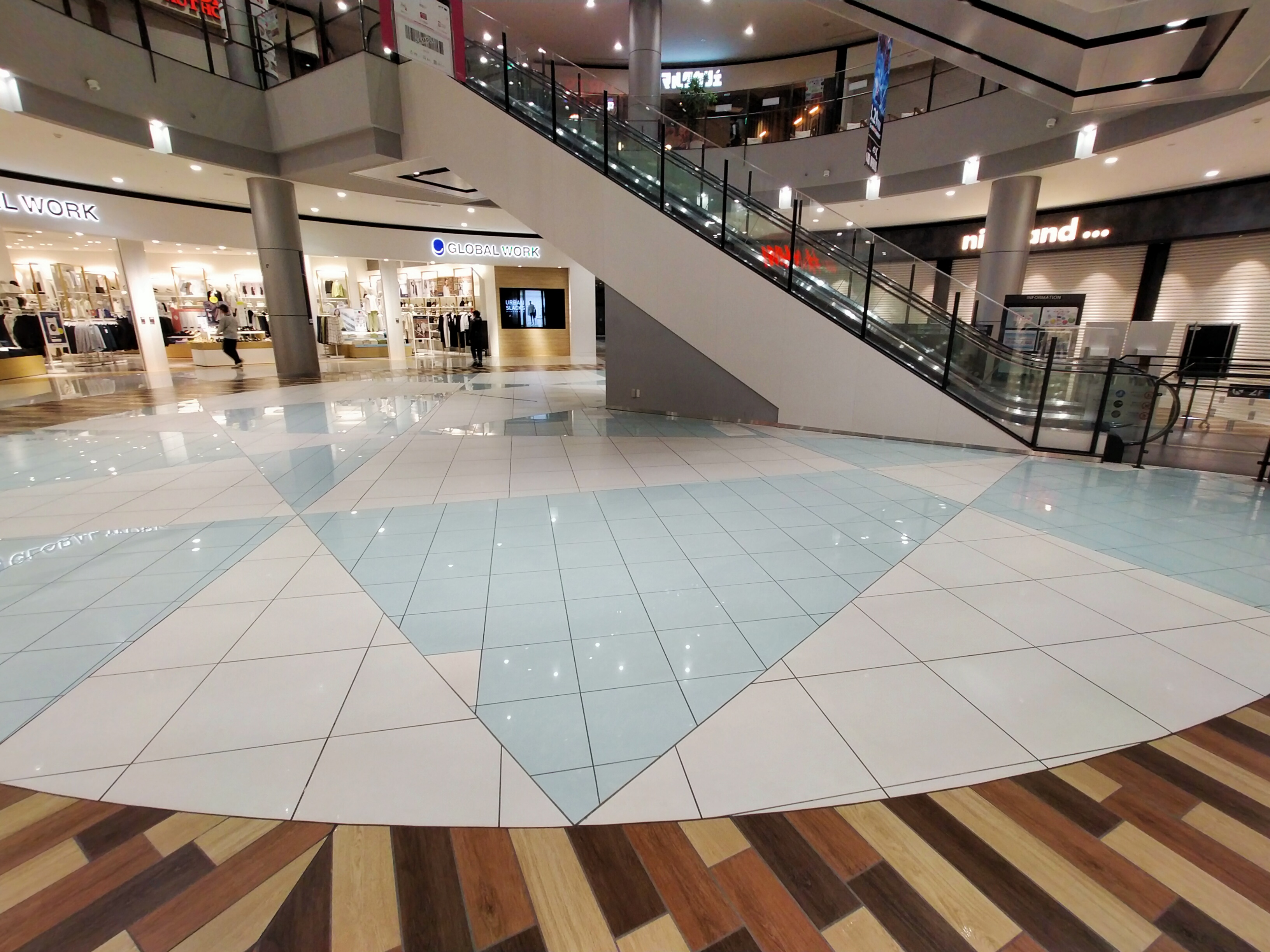 【イオンモール四條畷】水のコート（大）